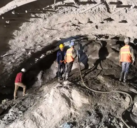 章贡隧道拱顶带模注浆料，微膨胀注浆料的特点及施工工艺